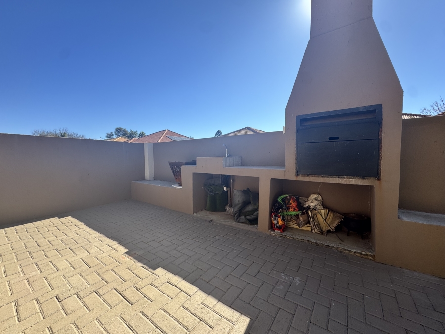 To Let 3 Bedroom Property for Rent in Wilkoppies North West